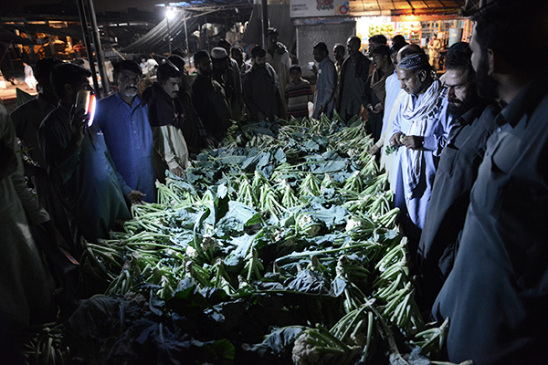 A wholesale market in Islamabad, Oct. 29. Farooq Naeem—AFP