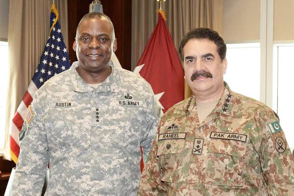 Gen. Raheel Sharif with CENTCOM Commander Gen. Llyod J. Austin. Courtesy ISPR