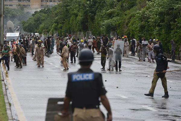 Islamabad police clash with anti-government protesters on Sept. 1, 2014. Aamir Qureshi—AFP