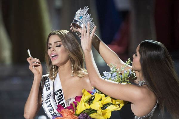 Miss Colombia (left) was mistakenly crowned Miss Universe 2015. Valerie Macon—AFP