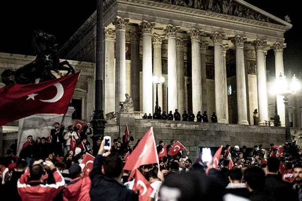 Erdogan-supporters demonstrate in front of parliament in Vienna. Christopher Glanzl—AFP