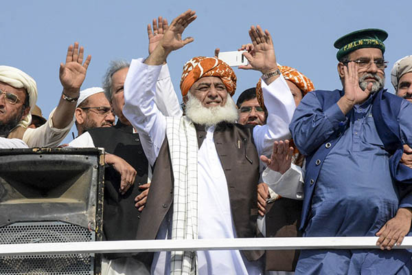Maulana wants to be arrested so he can become a hero 